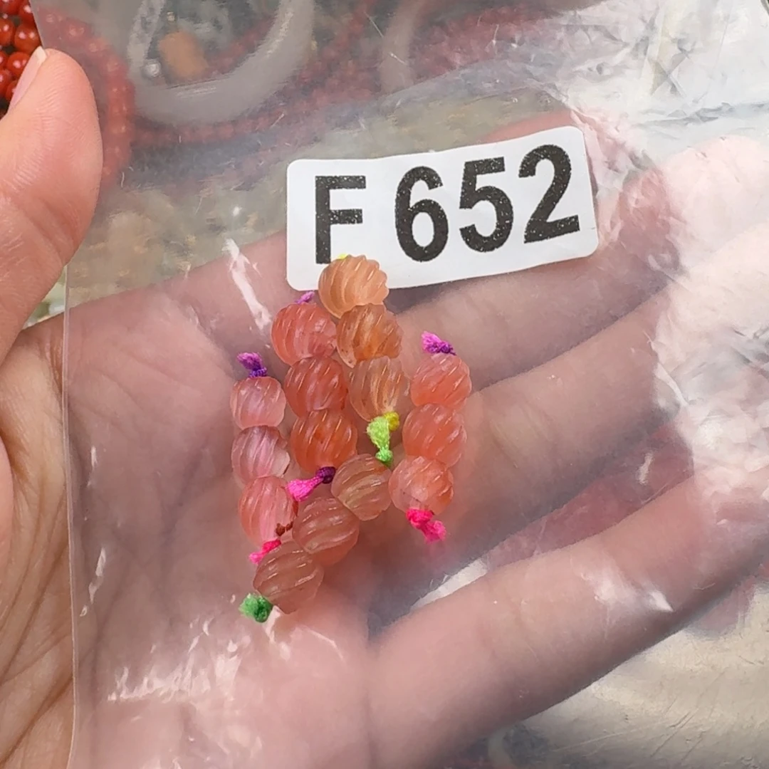 南红玛瑙未镶嵌珠宝奇石