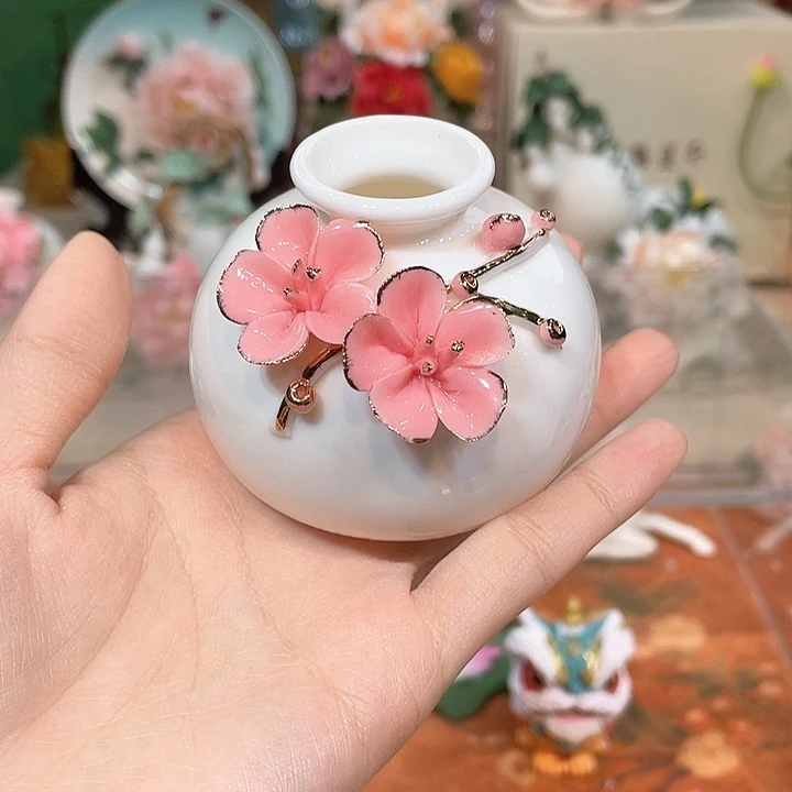手工陶瓷精致摆件