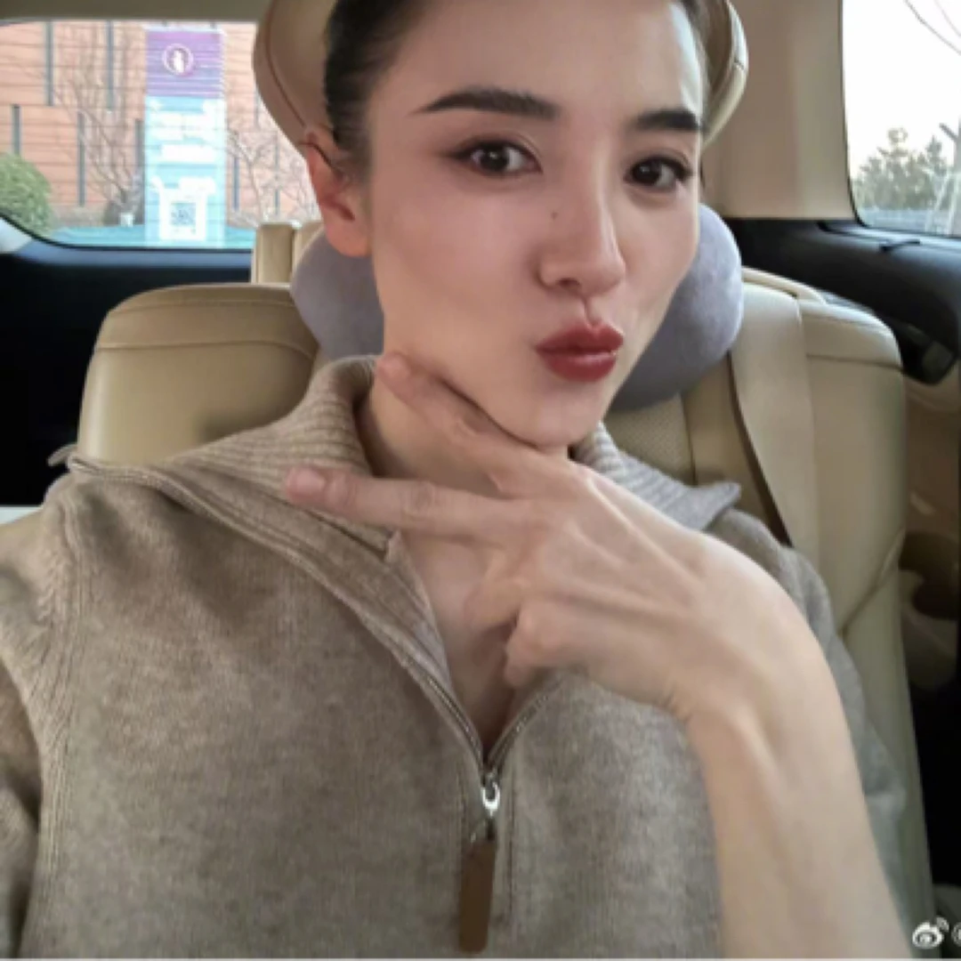 LANCY/朗姿2024冬季新款半拉链翻领针织衫纯色落肩百搭毛衣上衣女