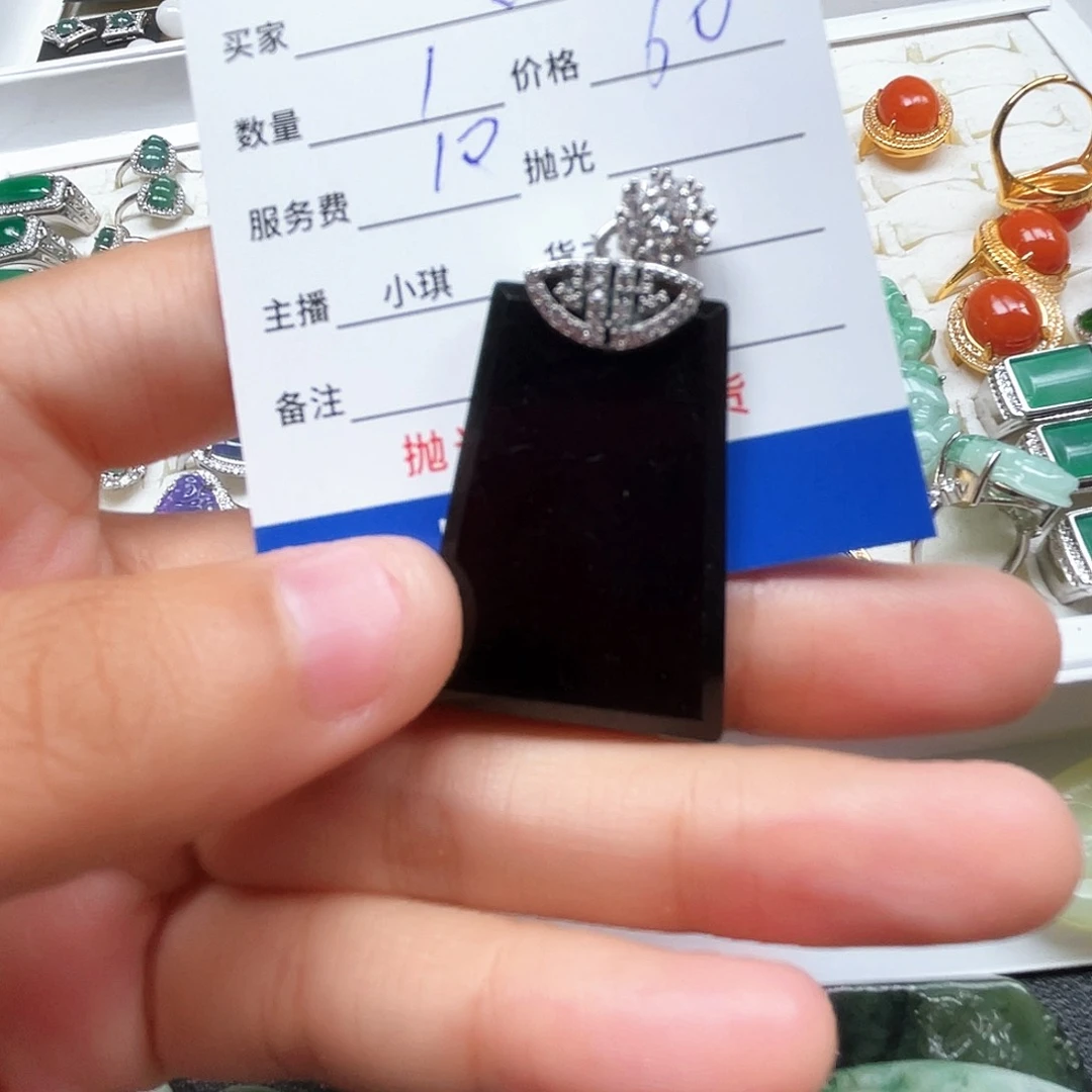 翡翠未镶嵌颈饰黄****墨翡翠