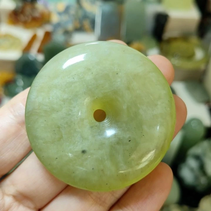 岫玉未镶嵌平安扣