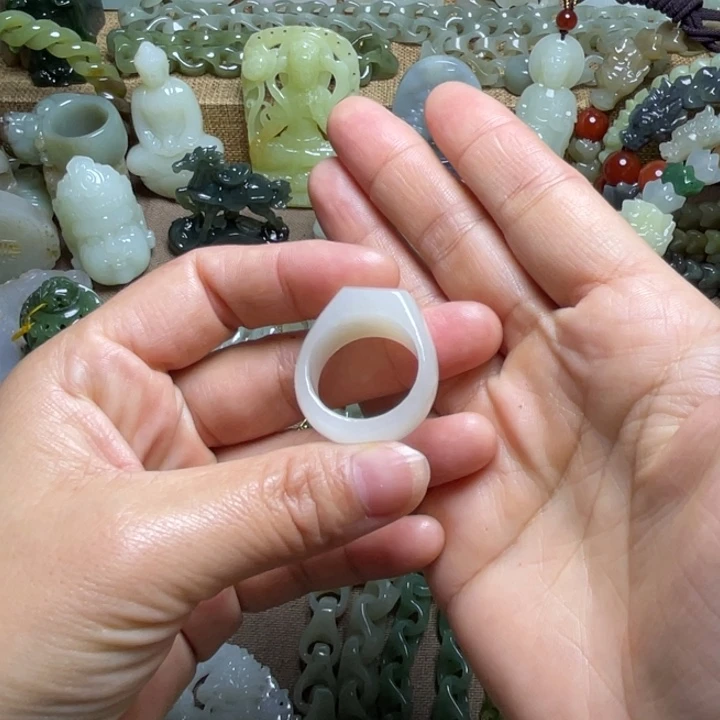 *****和田玉未镶嵌颈饰