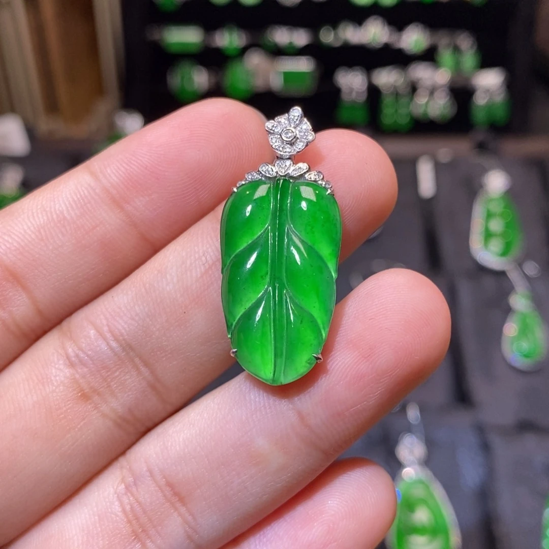 颈饰18K金镶嵌翡翠天然翡翠