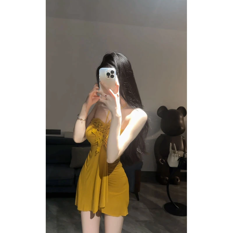 【热情桑巴】显瘦一字肩包臀裙ins气质法式小众收腰修身辣妹连衣裙