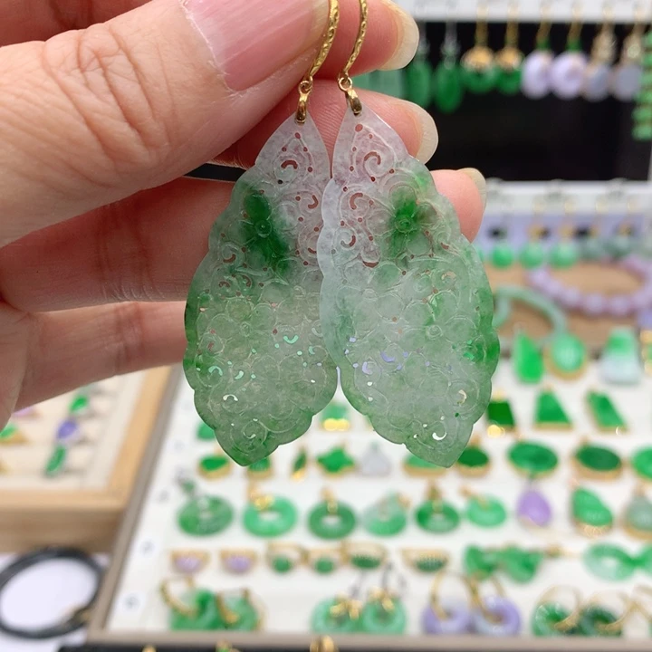 翡翠18K金镶嵌耳饰的