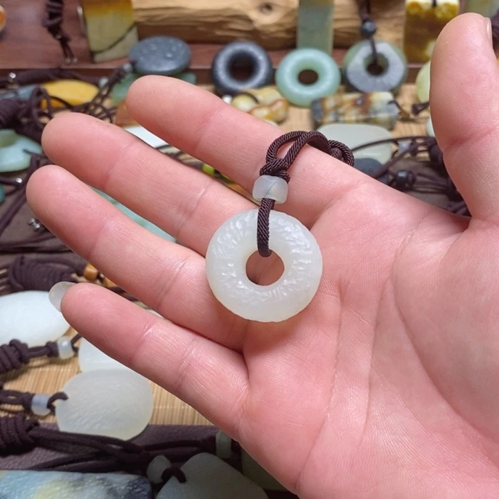 蛇纹石玉挂件未镶嵌?**?