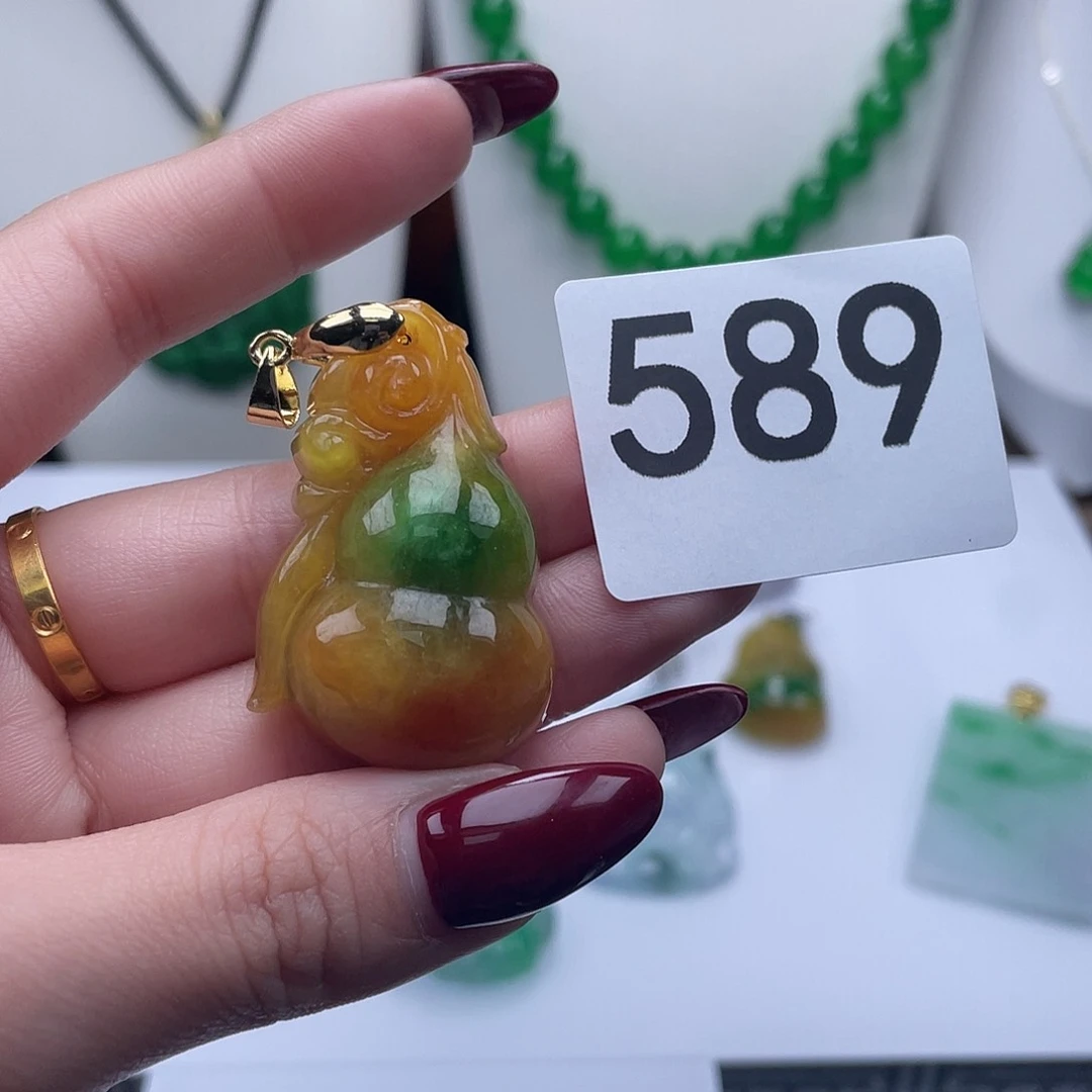 翡翠吊坠(赠链)未镶嵌