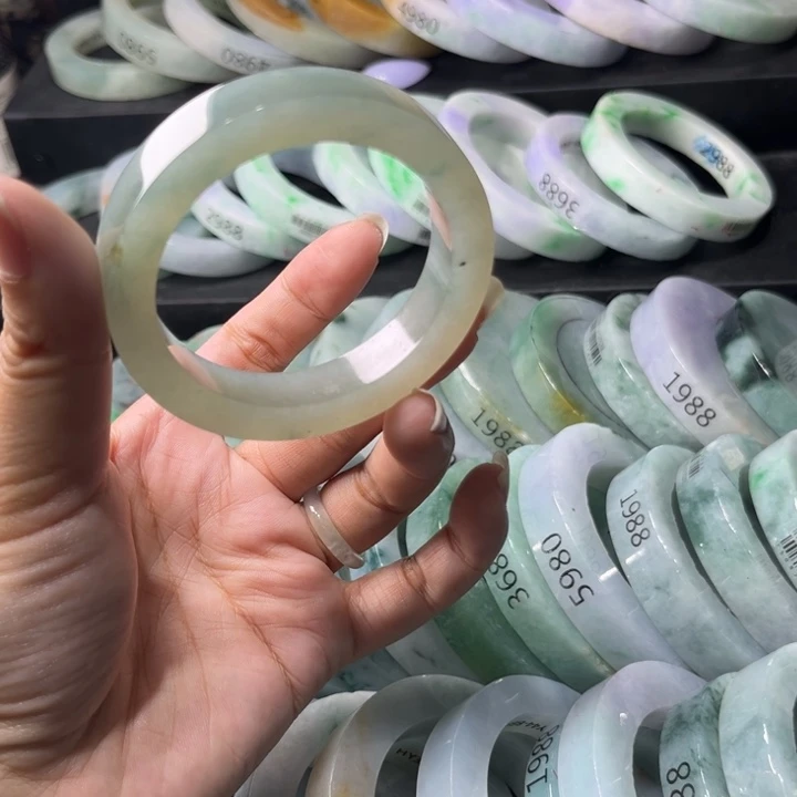 定制翡翠未镶嵌翡翠手镯