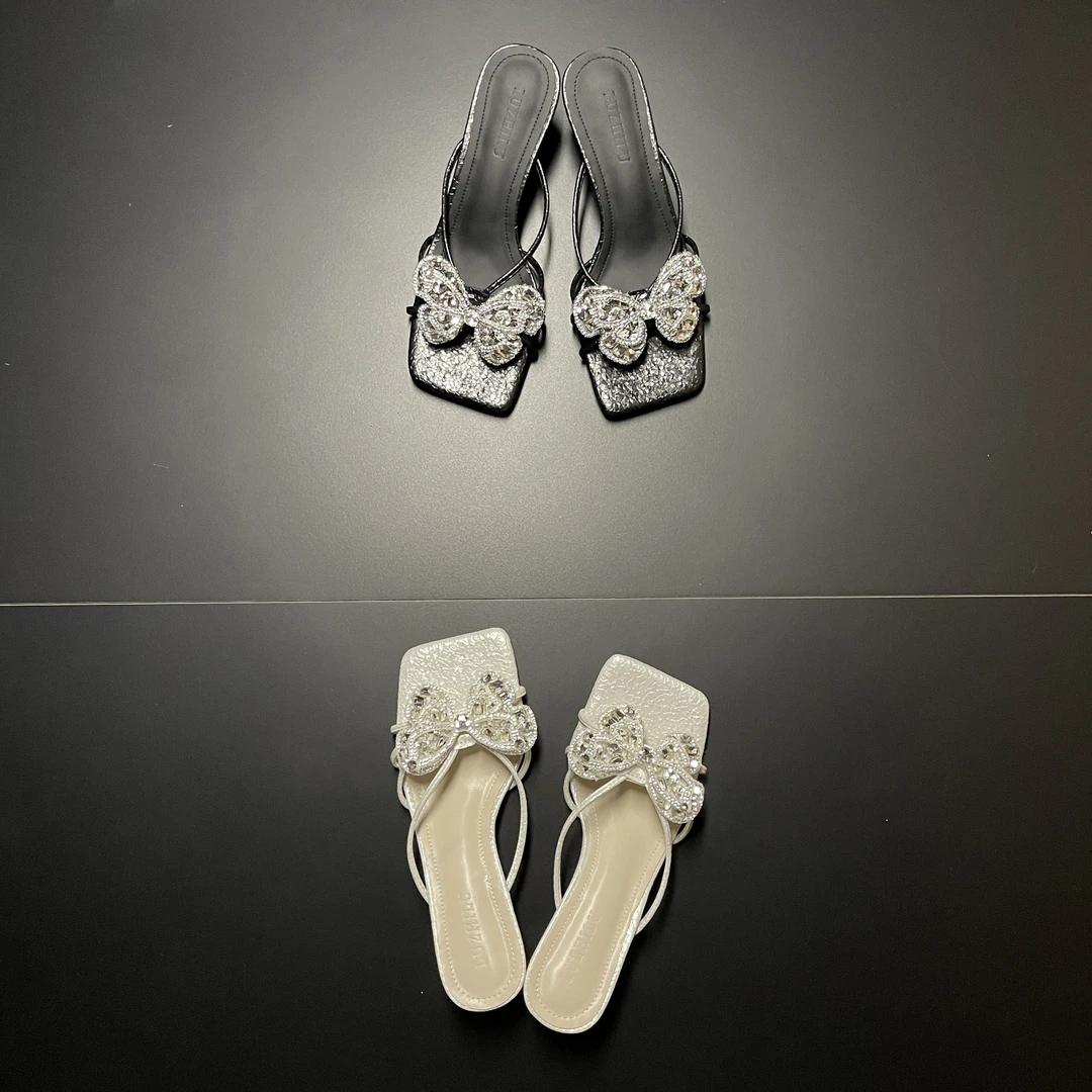 《仲夏念六》青一女鞋2025夏季新款方头水钻蝴蝶设计轻奢高跟凉拖鞋