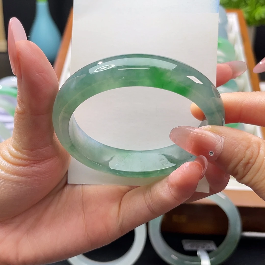 翡翠未镶嵌手镯52贵妃冰绿