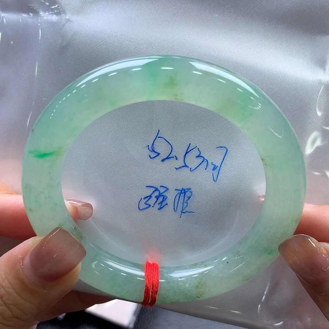 昆***告翡翠手镯未镶嵌53.2圆条