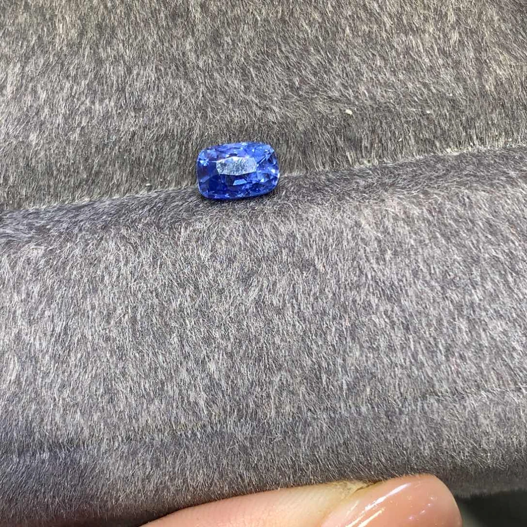 蓝宝石裸石未镶嵌无烧矢车菊蓝宝石1.55ct