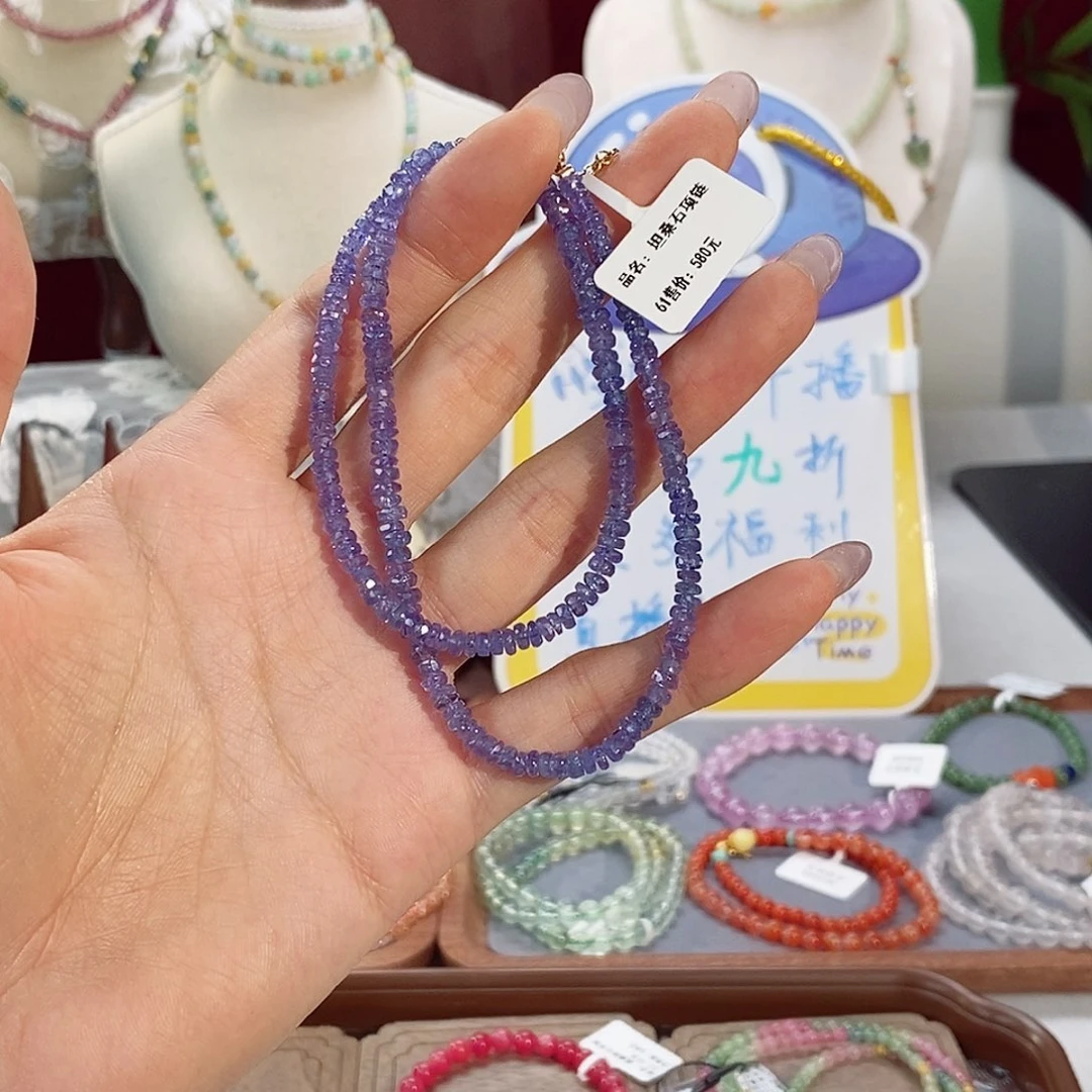 未镶嵌颈饰坦桑石