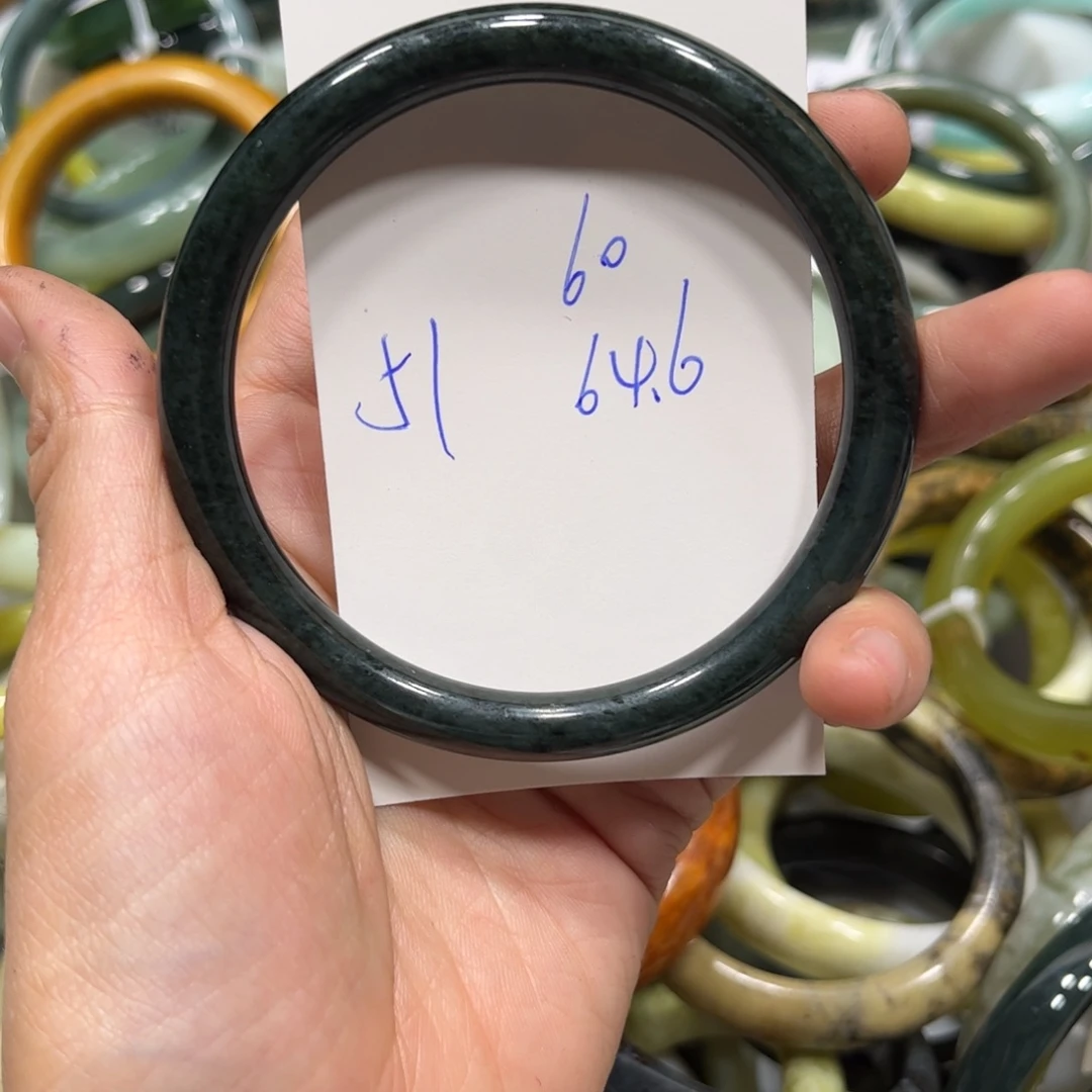 和田玉手镯未镶嵌巴*草