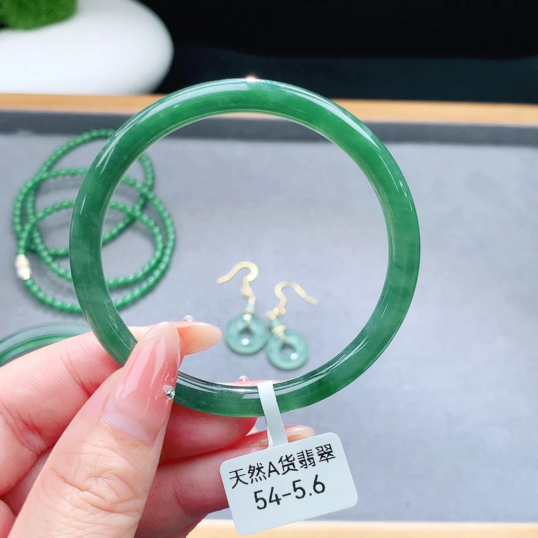 未镶嵌手镯（圆镯）翡翠
