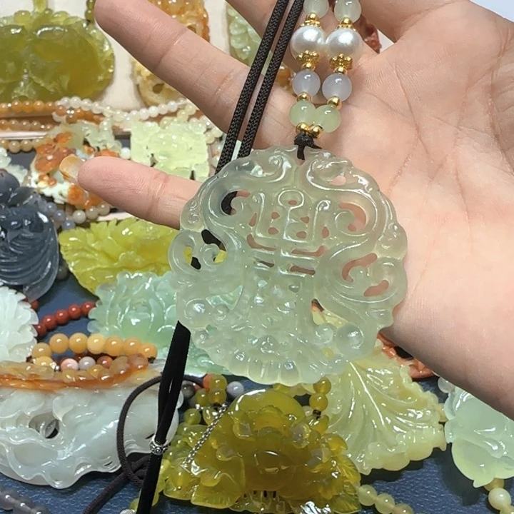 未镶嵌蛇纹石玉吊坠