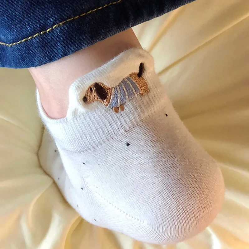 短袜女款夏季可爱卡通后跟腊肠狗棉袜ins潮休闲简约小点点短筒袜