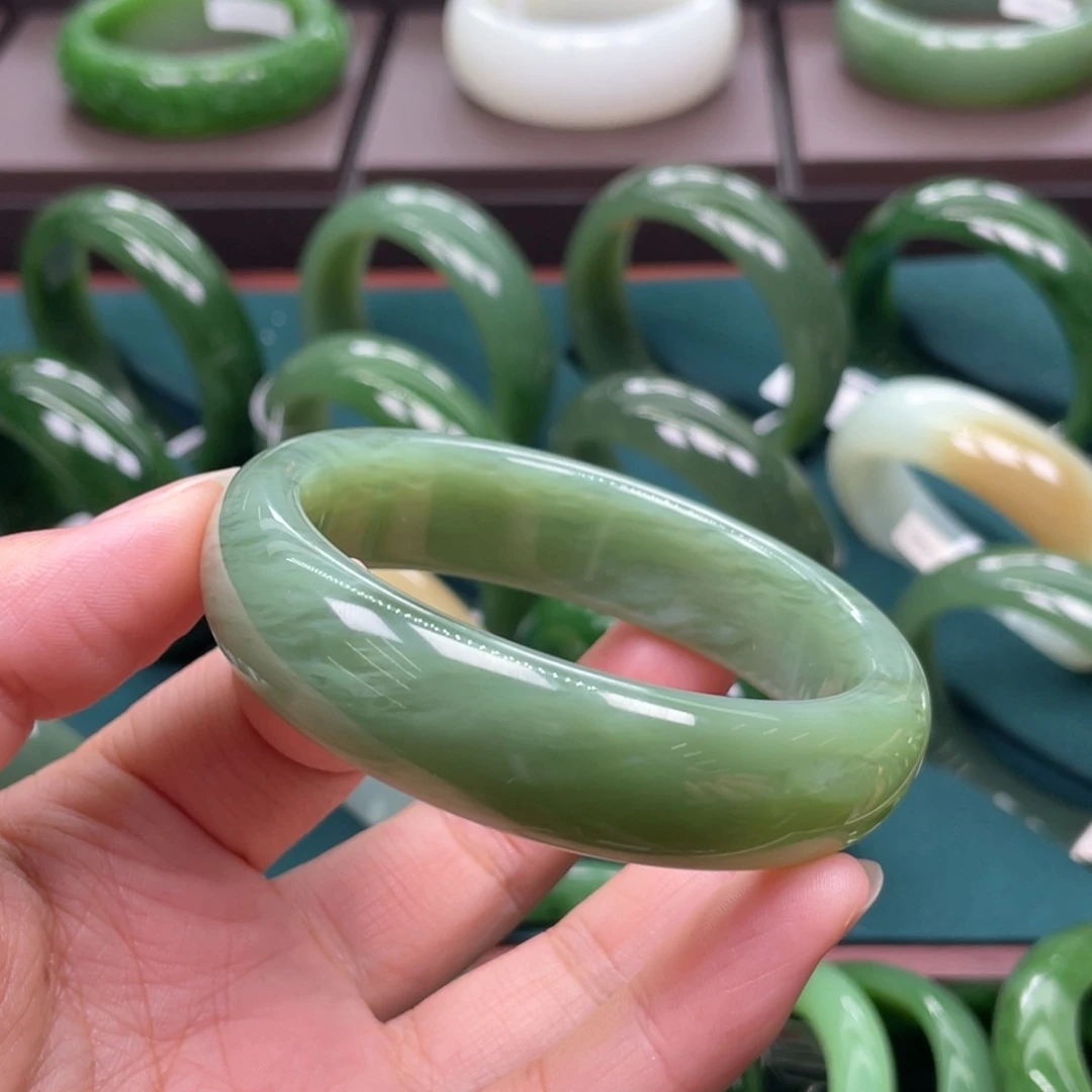 平***）和田玉（碧玉）未镶嵌手镯
