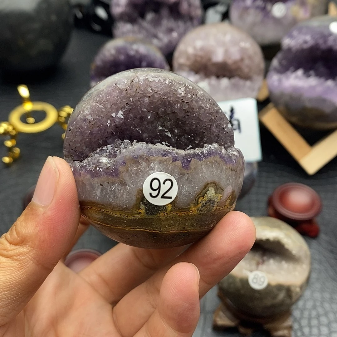 陈***i未镶嵌大型摆件（非配饰）紫晶