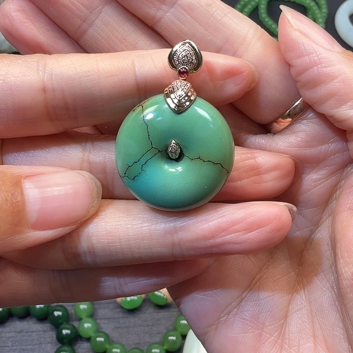 绿松石18K金镶嵌颈饰原矿