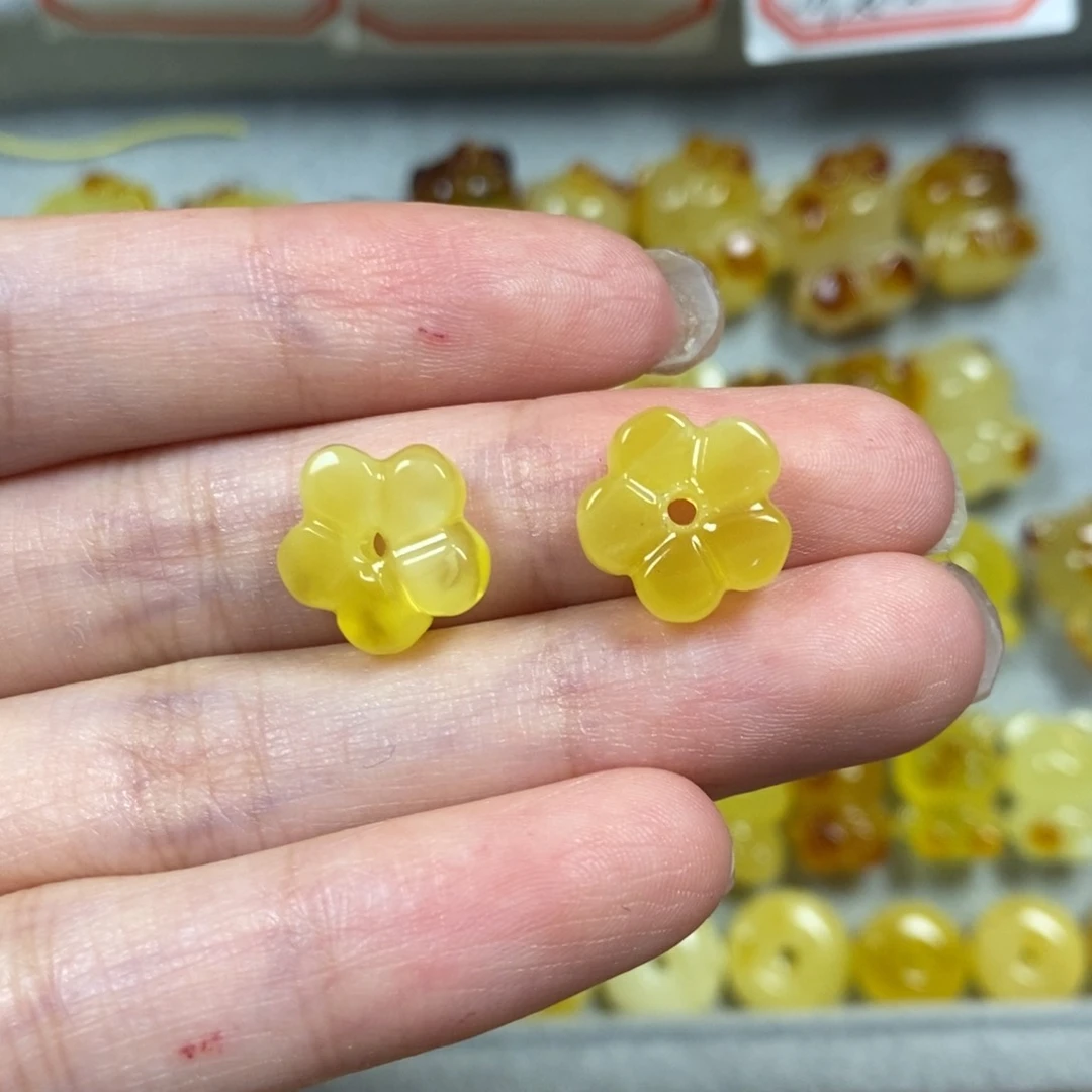 未镶嵌颈饰蜜蜡花花