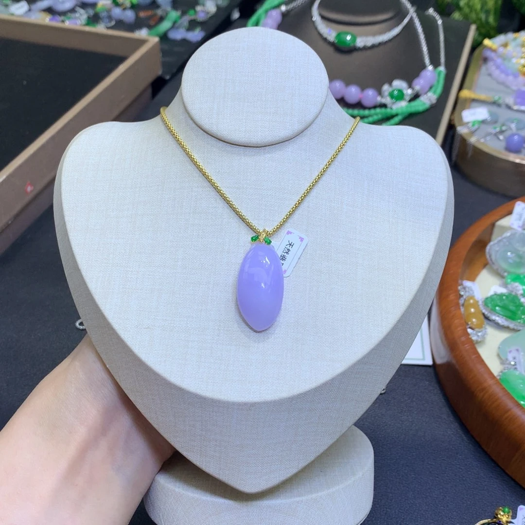 颈饰18K金镶嵌翡翠