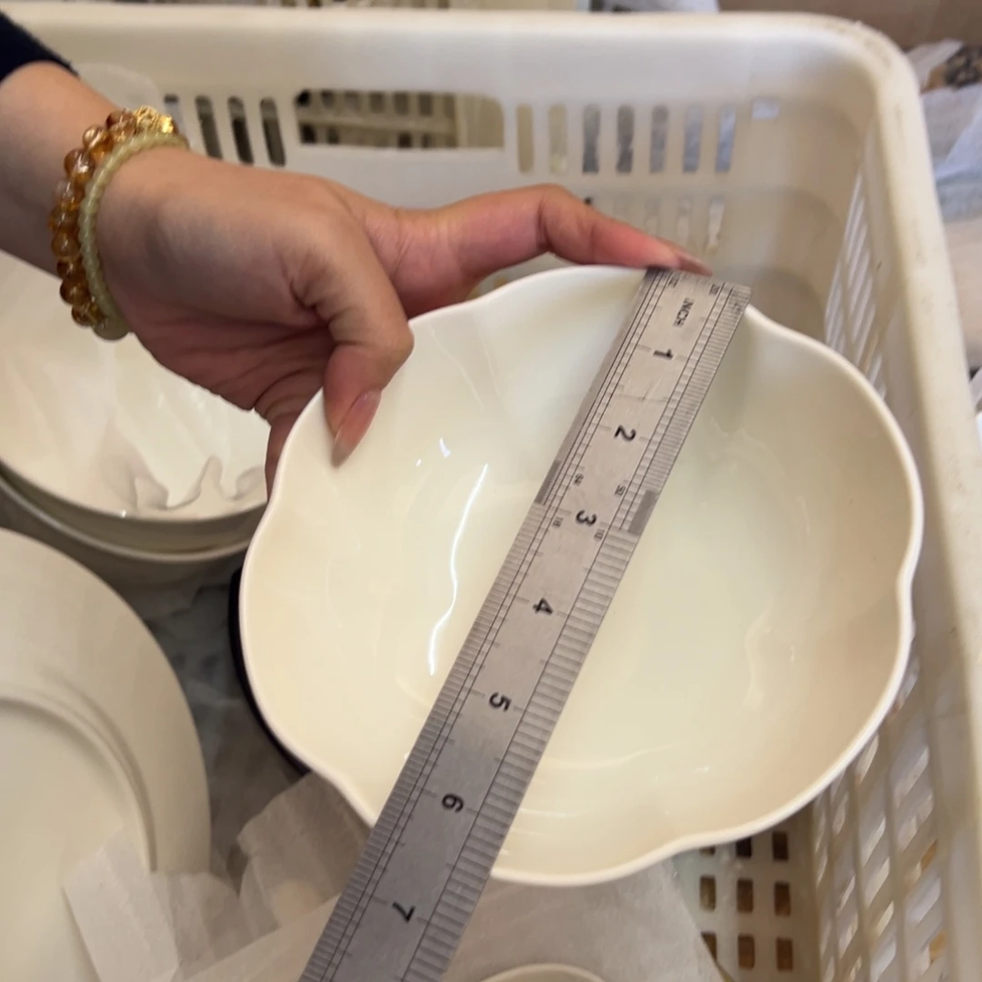 甜***甜新骨瓷瑕疵慎拍暖白 6.5寸花瓣面碗