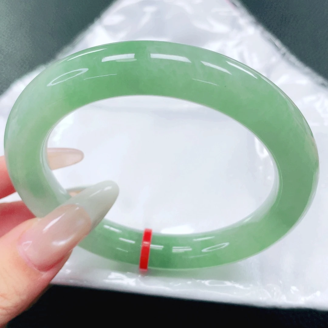未镶嵌手镯翡翠57。