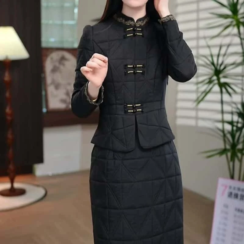 高端轻奢时尚洋气2024冬季新款夹棉厚款显瘦修身减龄假两件连衣裙