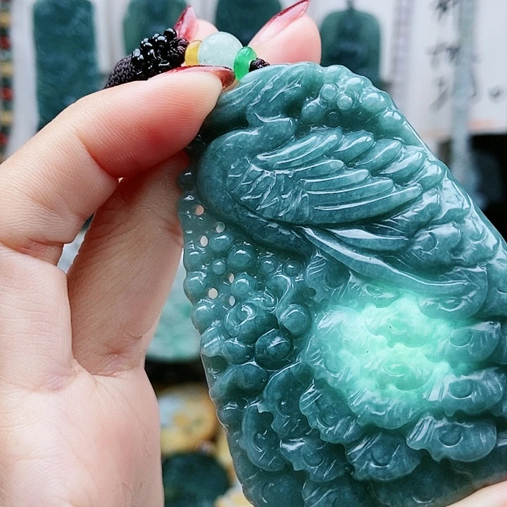 颈饰足铂镶嵌翡翠翡翠