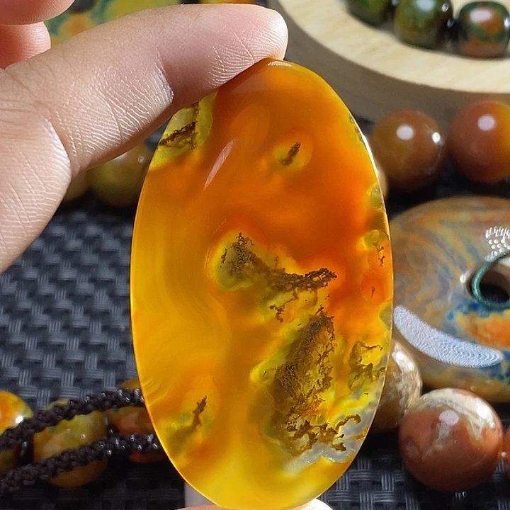 蝶***影玛瑙/玉髓未镶嵌颈饰