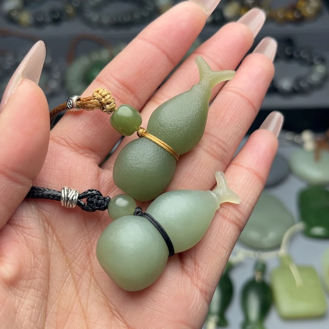 和田玉未镶嵌颈饰二选一