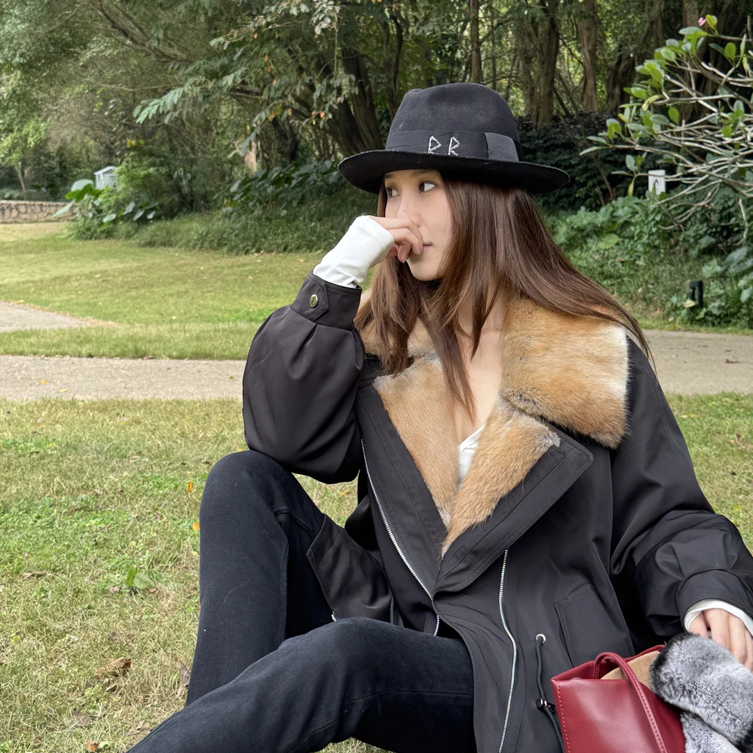 MOSSE ROOM「气场飙升」貂领拼接鹅绒派克羽绒服