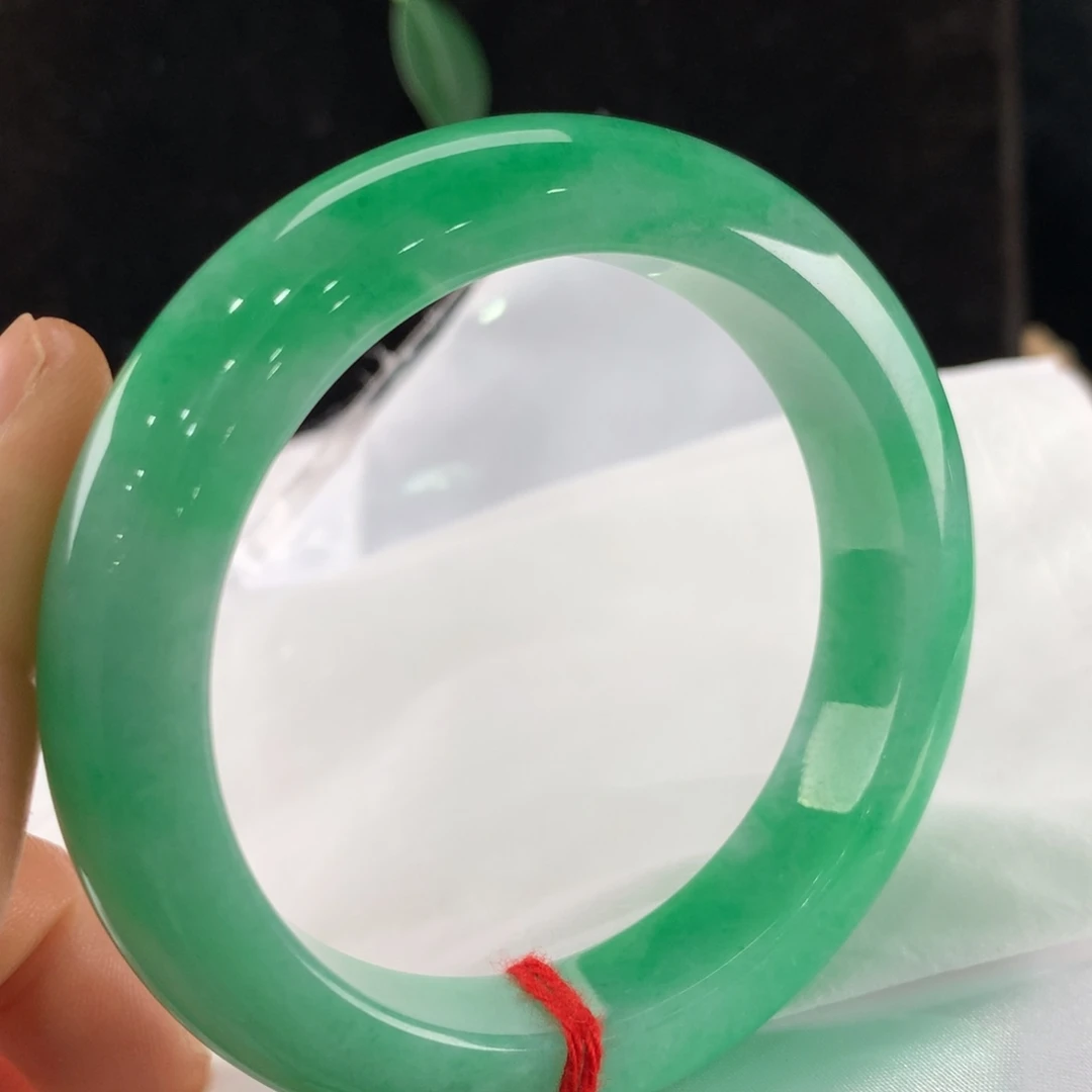 翡翠手镯未镶嵌大*总价118000。-2870