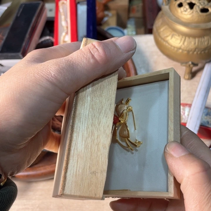 白**翅新亿阁祝福大家新年快乐