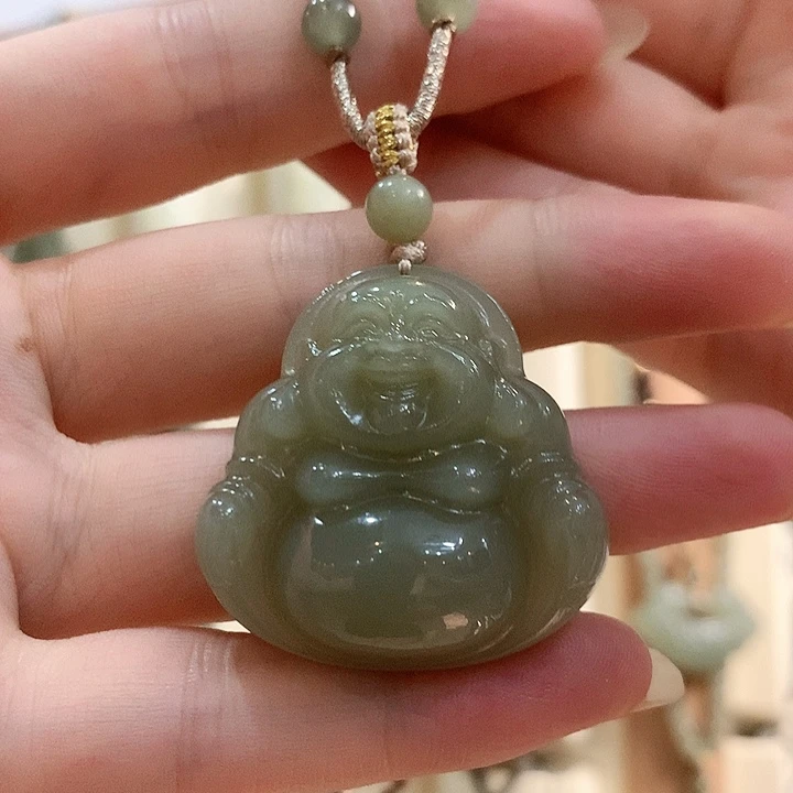 和田玉未镶嵌颈饰张*