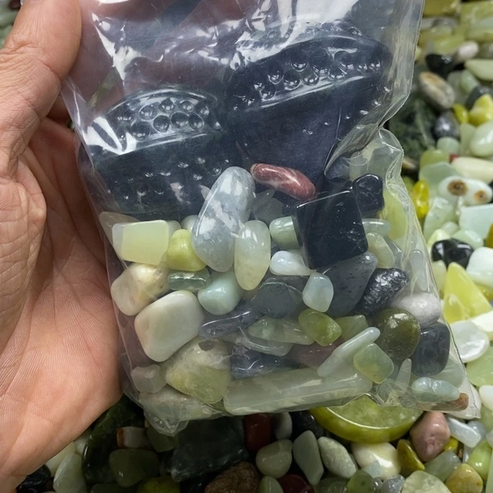 蛇纹石玉鱼缸石未镶嵌
