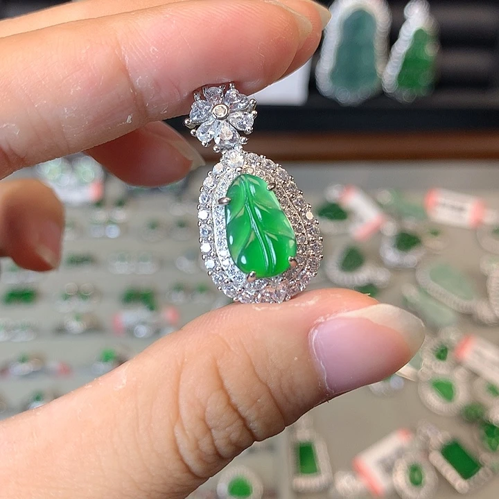 翡翠未镶嵌颈饰吊坠