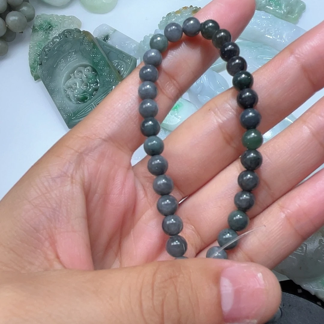 翡翠未镶嵌颈饰是