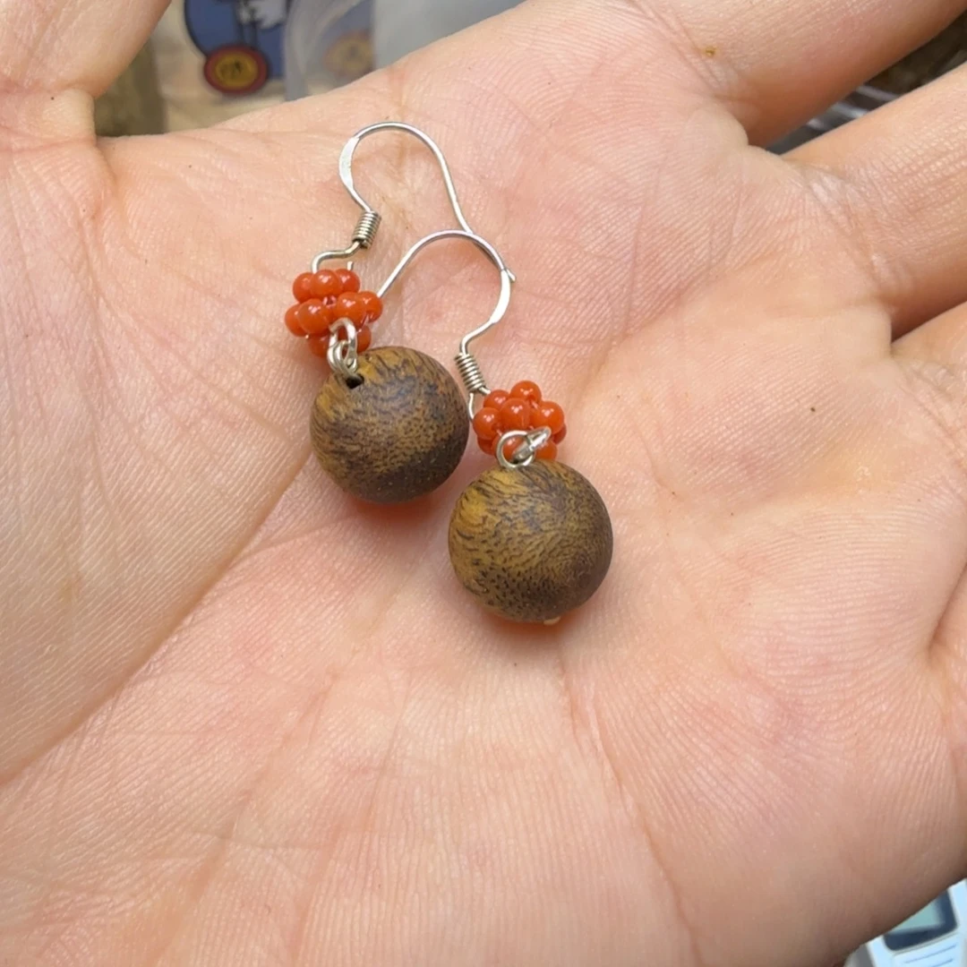 沉香碎屑沉香南红圆珠耳坠子多样性发一对