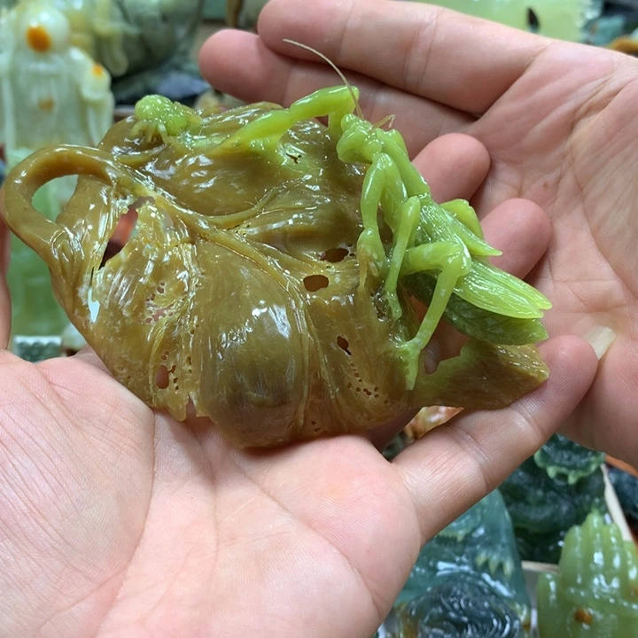 自***成未镶嵌蛇纹石玉珠宝奇石