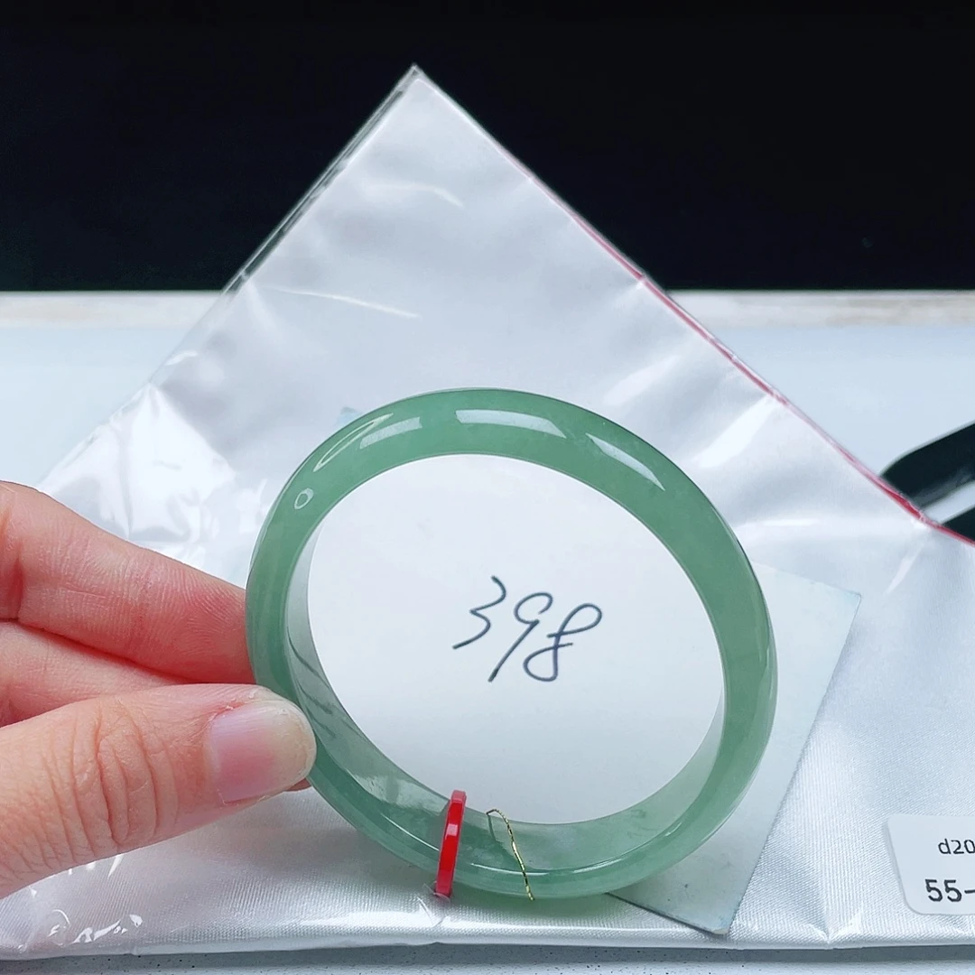 翡翠未镶嵌手镯55+贵妃