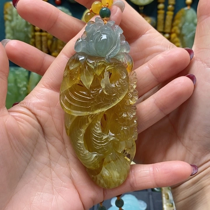 蛇纹石玉挂件未镶嵌䒕*柒