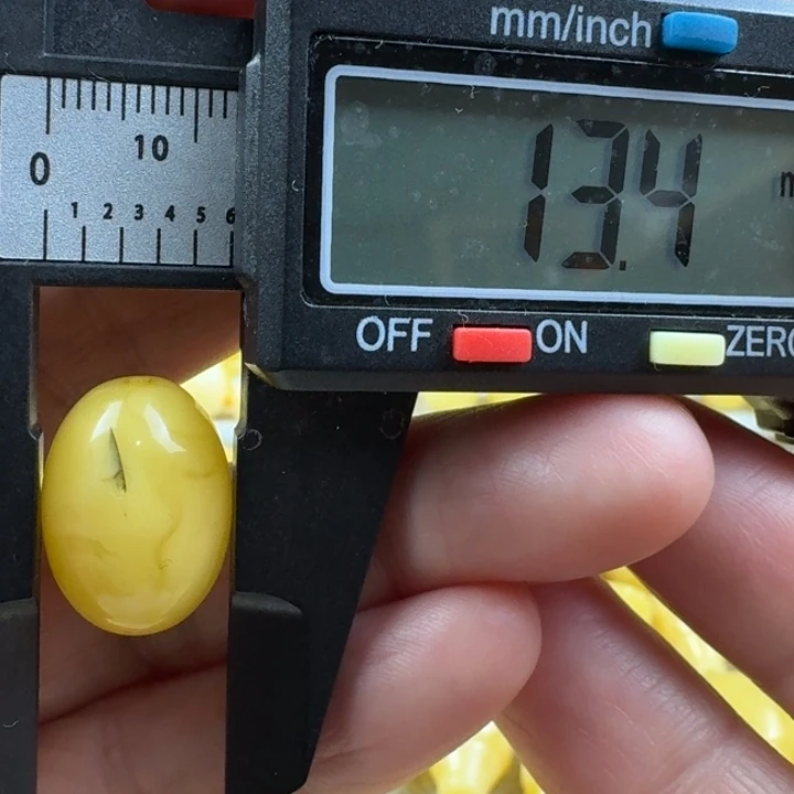 山***寧蜜蜡未镶嵌裸石33杂