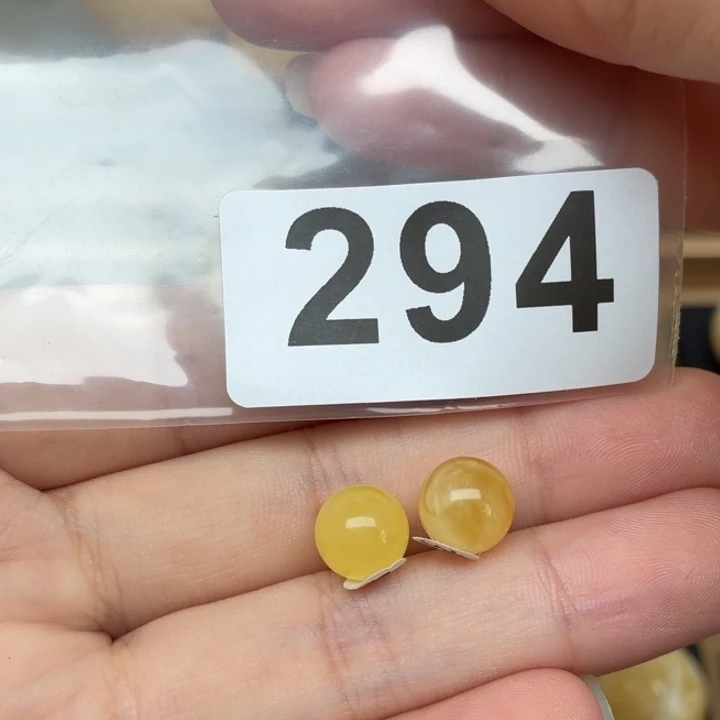 坤****未镶嵌琥珀裸石蜜蜡8.4左右