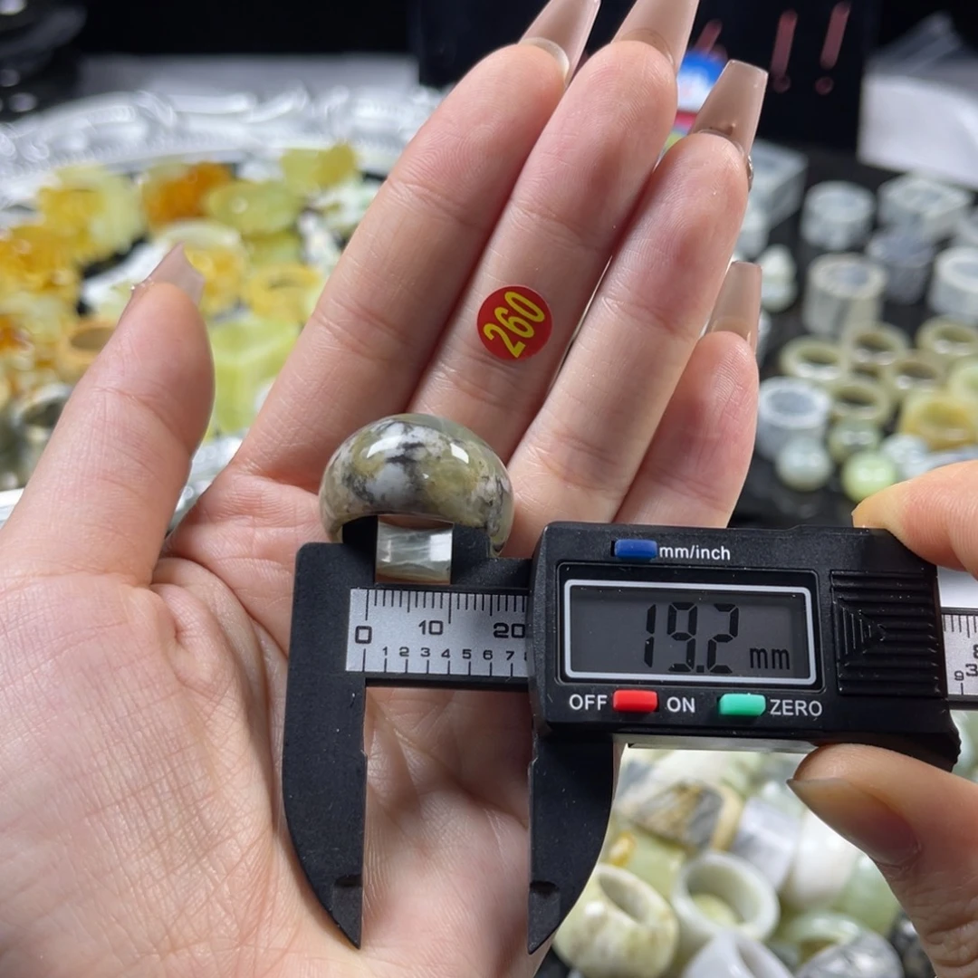 蛇纹石玉未镶嵌戒指