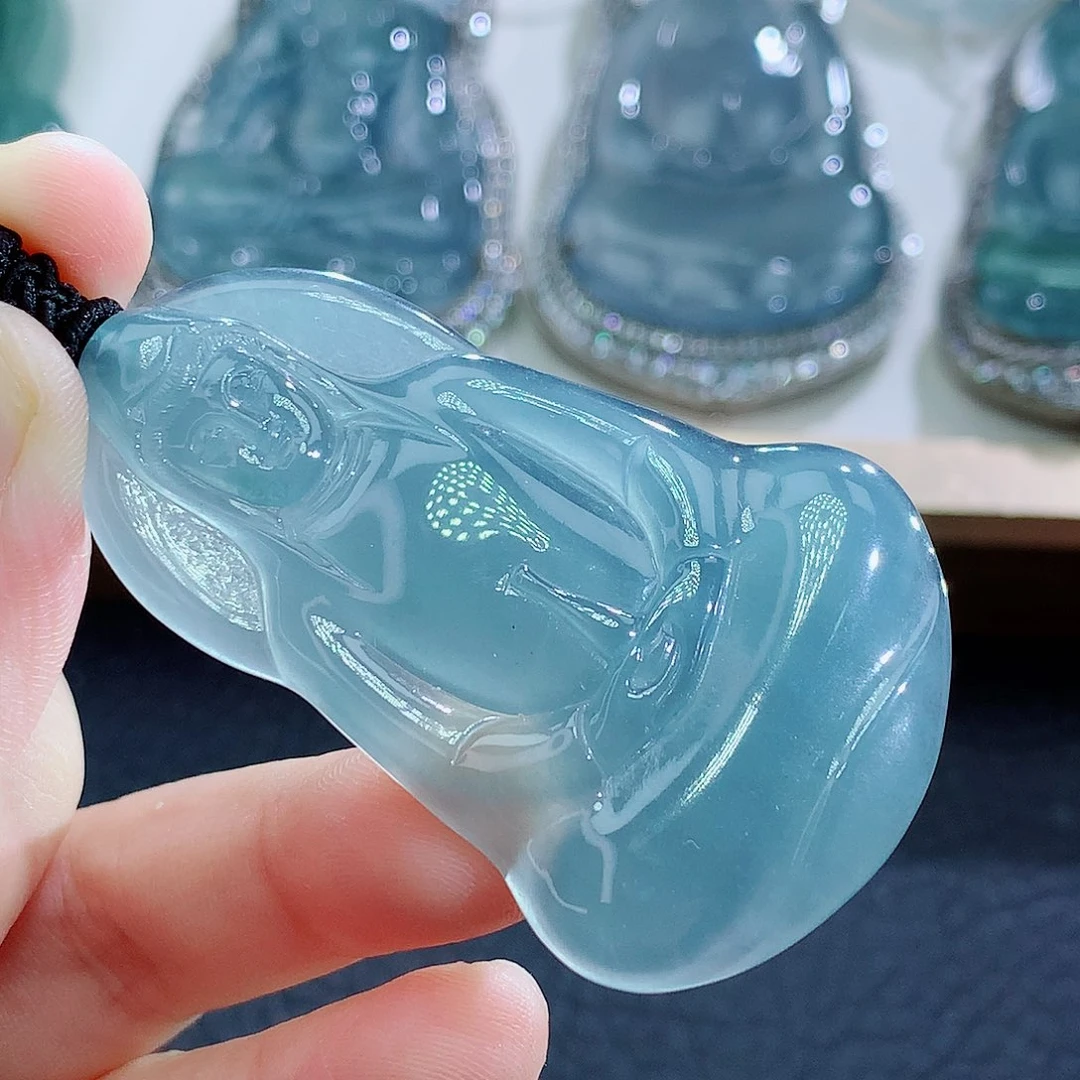 翡翠挂件未镶嵌翡翠