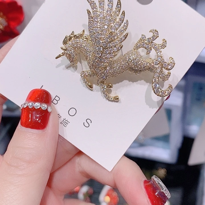锆石铜合金小马胸针 金色