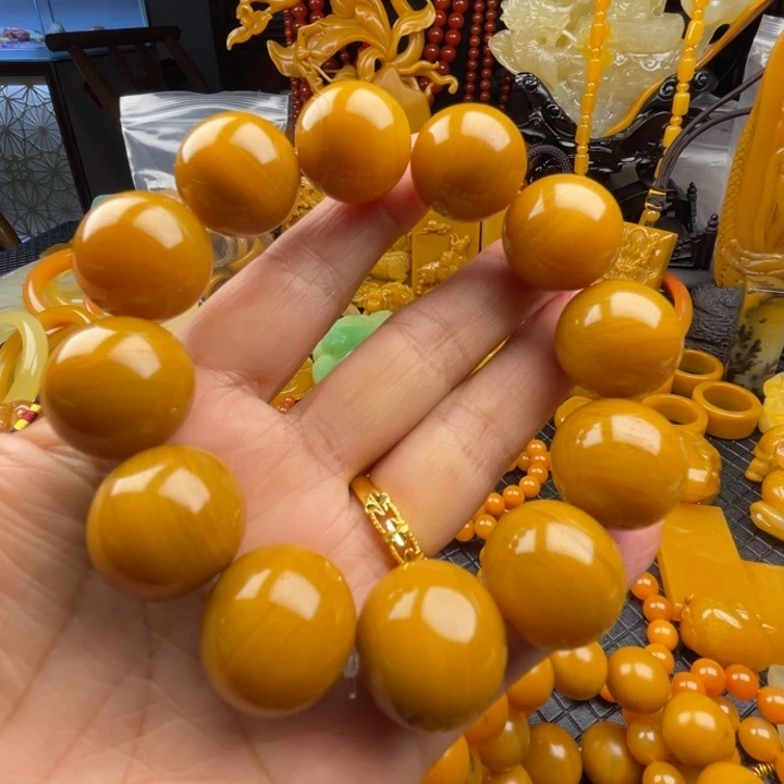 未镶嵌石英质玉（黄龙玉）颈饰