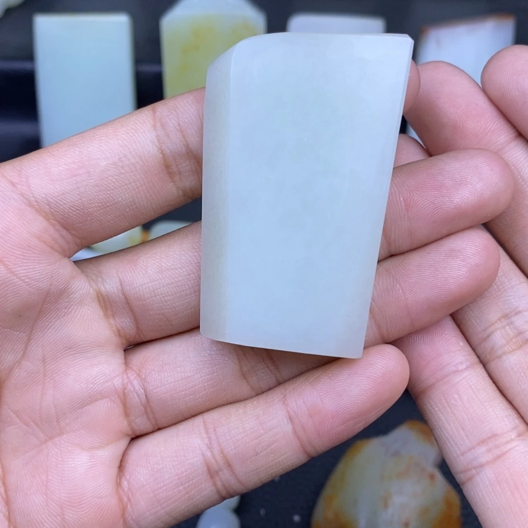 未镶嵌吊坠定制和田玉喜**@